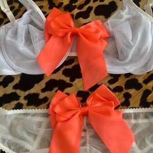 36 D Victoria’s secret Set sexy see thru Mesh and bows!!